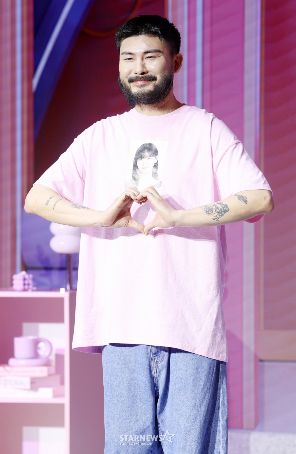 '모솔연애2' <b>카더가든</b>, <b>강한나 티셔츠</b> 입고 등장..서인국 "청혼인가요?"