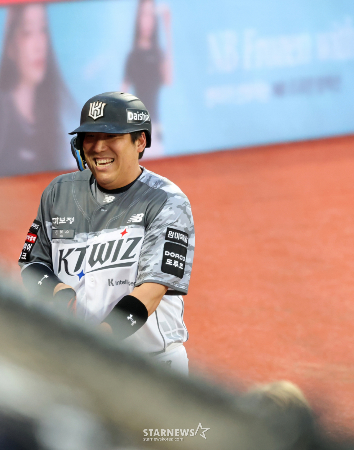 '전날 실책→8회 결승 투런포' 김현수 결자해지! <b>KT</b>, 롯데 4-2 꺾고 <b>3연패</b>...