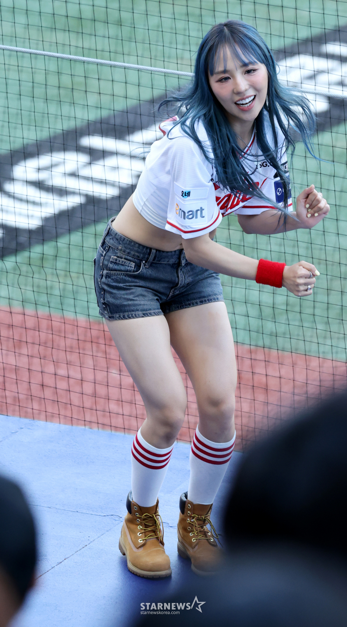 [한번에<b>SSG</b>] '오늘은 <b>랜더스</b> 치어리더' 퀸즈아이 원채