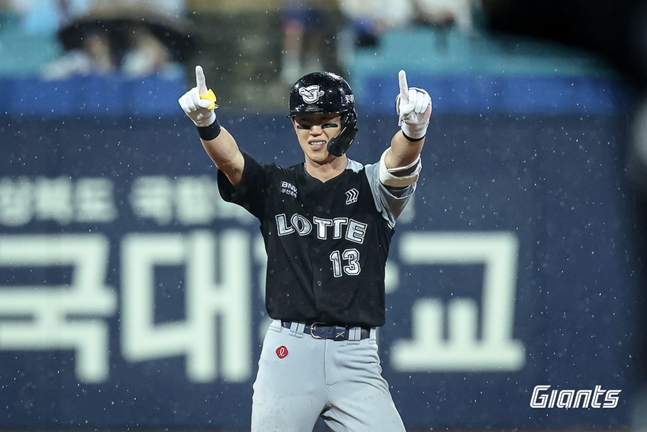 '7:3→7:8→11:8' <b>롯데</b> 미쳤다! <b>삼성</b> 마무리 김재윤 무너뜨리며 3연패 탈...