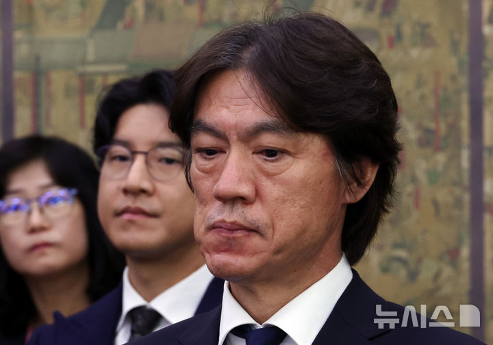 "어떤 질문도 피하지 않겠다" <b>홍명보</b> 이미 <b>귀국</b>, 축구협회 청문회 출석...