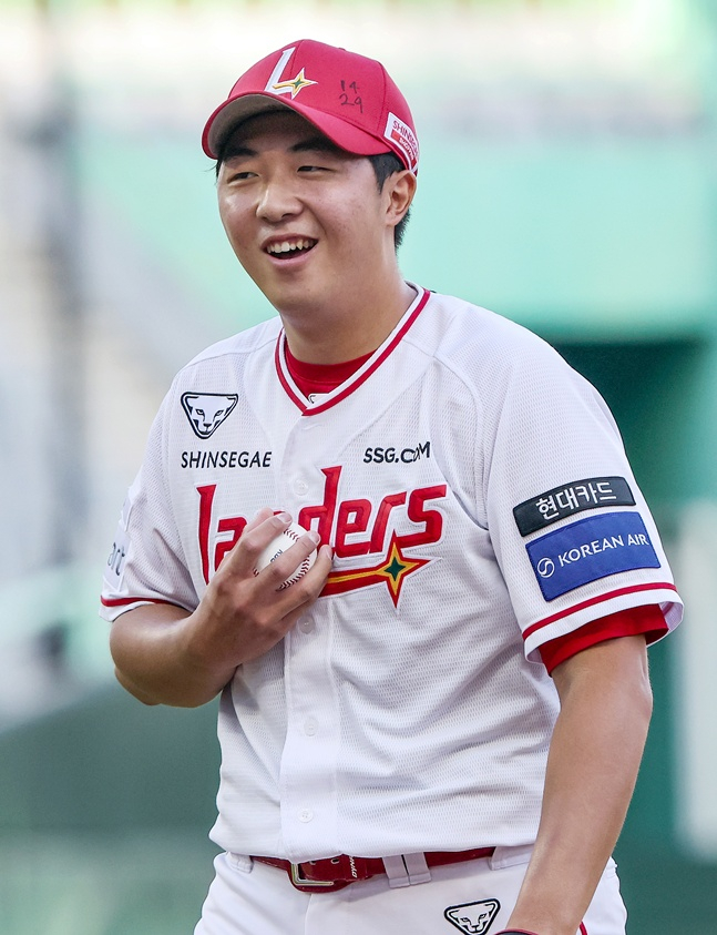 '<b>SSG</b>가 24년 기다린 루키' <b>김민준 2연승</b>, "매 경기 성장, 팀의 미래 밝혀...