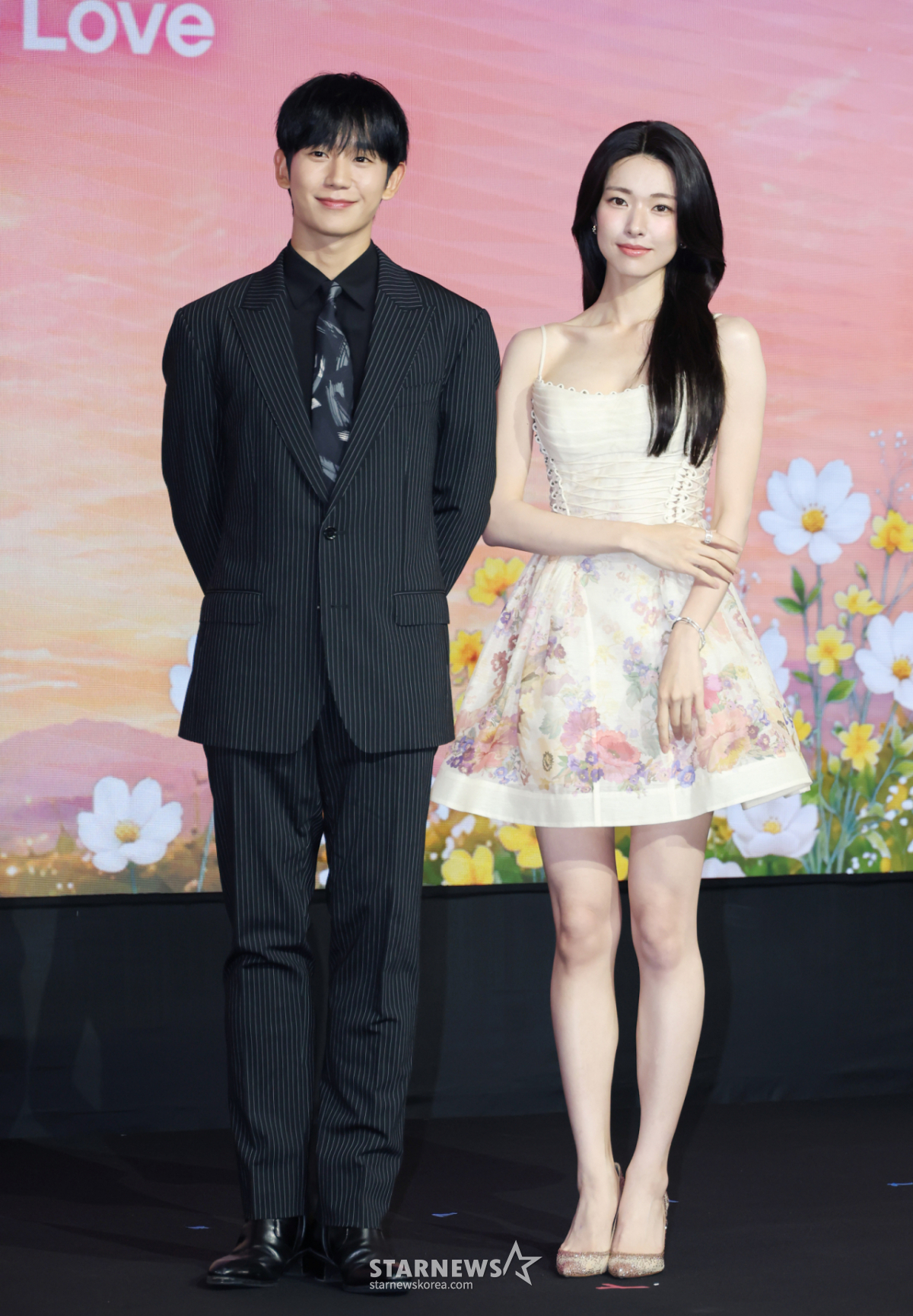 '<b>엿 사랑</b>' 하영, <b>정해인</b>과 첫 로코 "너무 멋있어..믿고 따라갔죠"