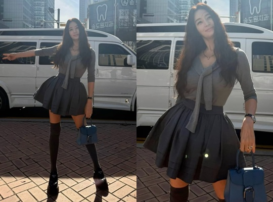 <b>김혜수</b>, 현실판 바비 인형..롱다리 각선미 자랑