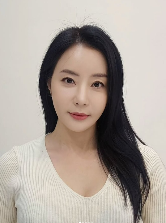 '각시탈' <b>반민정</b>, <b>9월 결혼</b>한다..예비신랑은 1살 연상 사업가