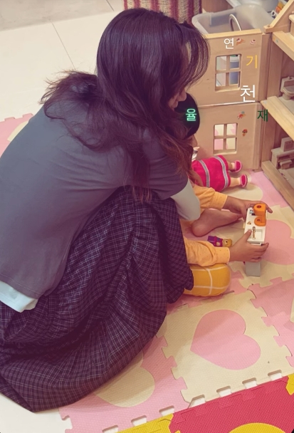 Gong Hyo-jin Is Deep in Filming Mode, and Her On-Set Style Game Is Already On Point