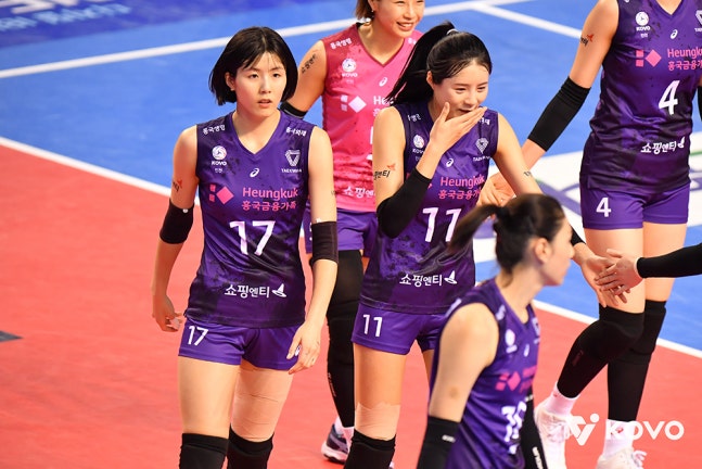 여자 프로배구 흥국생명 시절 이재영(왼쪽)과 이다영. /사진=한국배구연맹 제공
