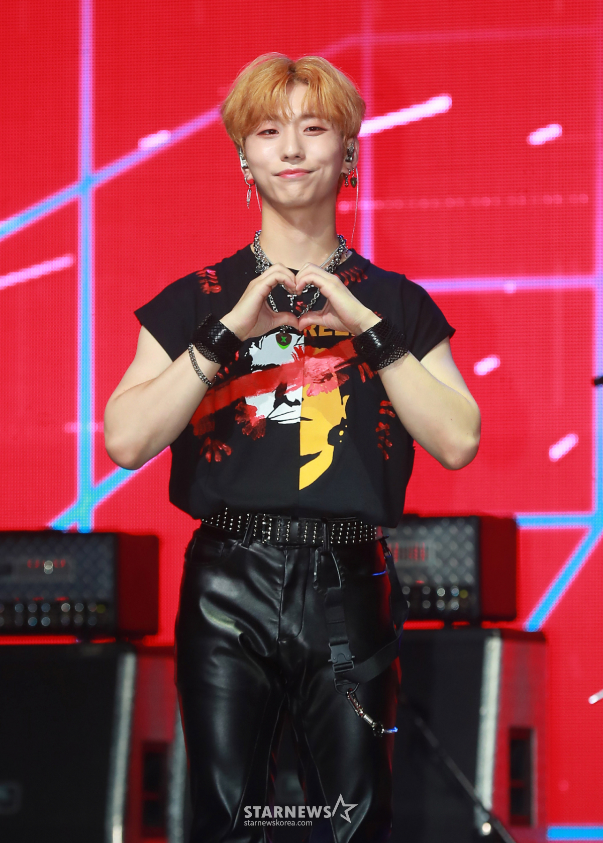 "팬 욕설·멤버 뒷담화 인정"..<b>건일</b>, <b>엑디즈 탈퇴</b>→JYP 방출 [스타이슈]