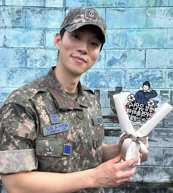 유인수, 공군 만기 전역..'옥주현과 갈등' 김호영 빠지지 않고 축하