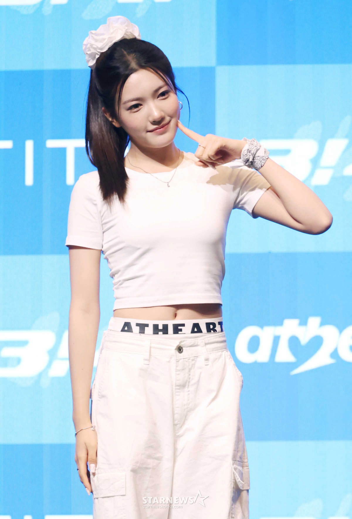 <b>앳하트</b> 서현 "<b>채리나</b> 선배님, 안무도 직접 참여..1등 했으면 좋겠다고"