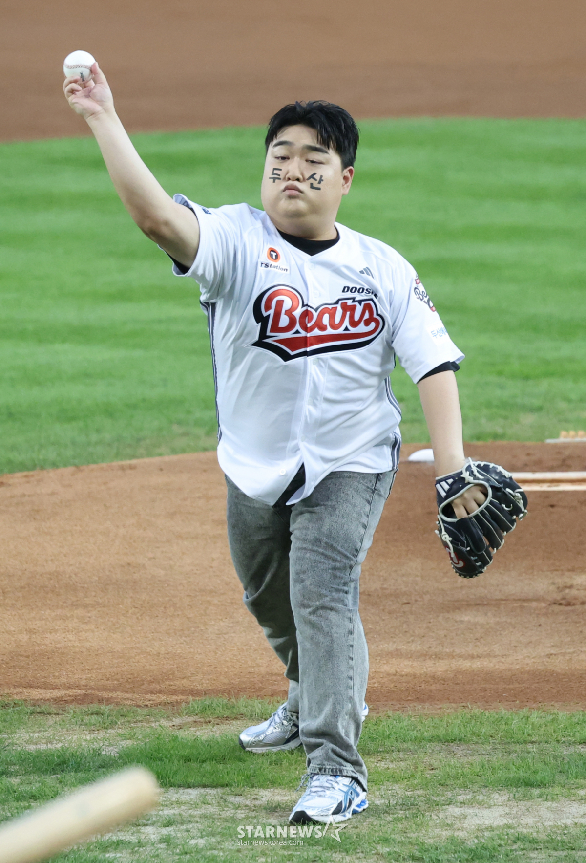 [포토] <b>김규원</b> '<b>규카츠</b> 릴리즈포인트 보소
