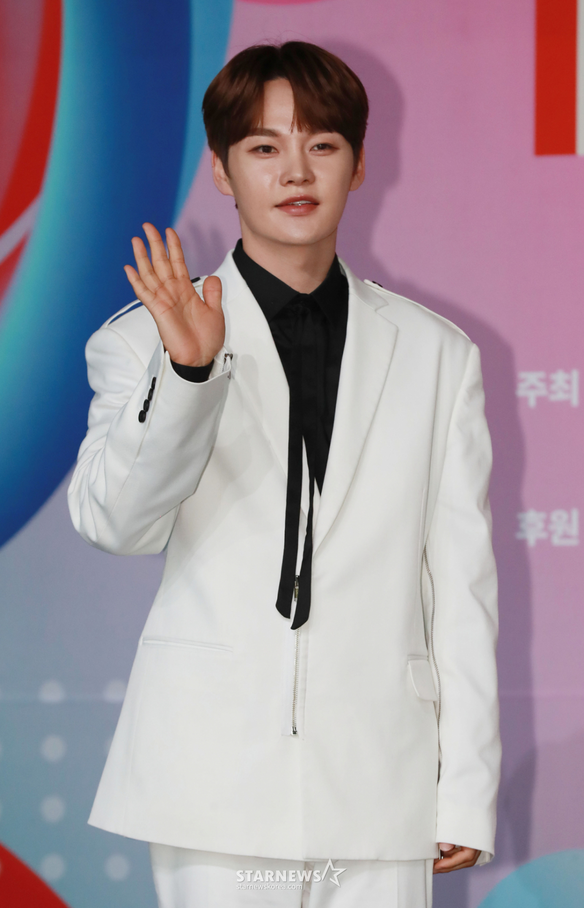 가수<b>개그우먼</b> 커플 탄생? 박서진, <b>황혜선</b>과 스킨십→집 데이트 포착 ...