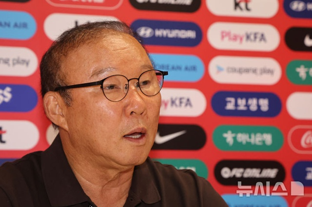 "단장인데 뭘 해야 할지 몰랐다" <b>박항서</b>, <b>축구협회 작심 비판</b>... "너무 교...