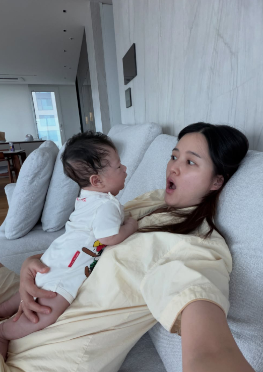 <b>남보라</b> "곧 100일 아들 얼굴서 친오빠 보여..<b>남씨 가문 유전자</b>"