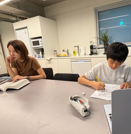 <b>허양임</b>, <b>고지용</b>과 <b>이혼</b> 후 아들과 둘만의 근황.."도서관으로 변신한 휴...