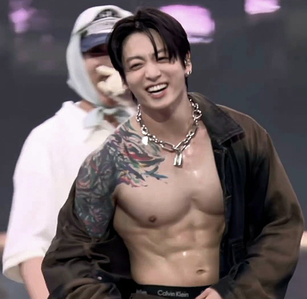 방탄소년단 정국, 소파이 스타디움 달군 조각같은 몸매..팬들 '열광'