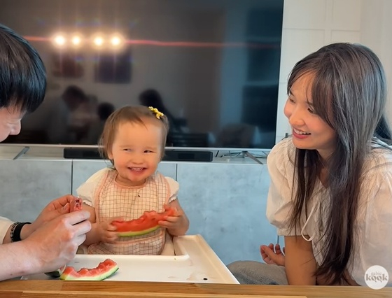 '조쉬' <b>국가비</b> "정지 절실" 심경 토로 후..딸과 함께 韓 <b>가족 여행</b> 공...