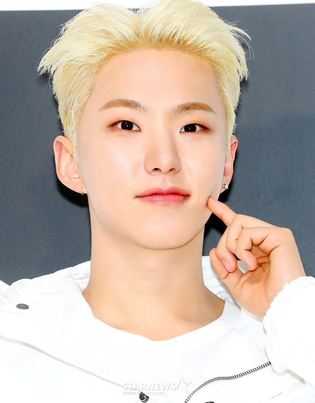 전역 6개월 앞두고 날벼락..세븐틴 <b>호시</b>, <b>전방십자인대</b> 완전 <b>파열</b> [스타...
