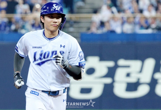 2026 신한 SOL KBO리그 삼성 라이온즈 대 SSG 랜더스 경기가 20일 대구 삼성라이온즈파크에서 열렸다. 삼성 이재현이 5회말 1사에서 좌월 1점 홈런을 날리고 홈인하고 있다. /사진=김진경 kim.jinkyung@