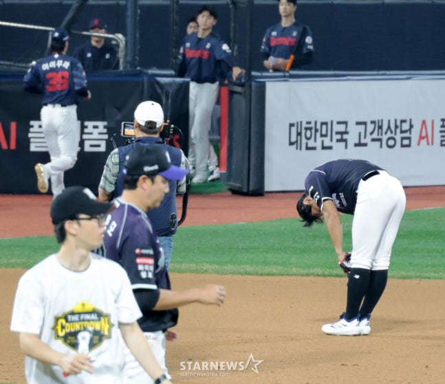 [한번에쓱]'은퇴경기에서 타격에 이어 수비에도 등장한' 황재균