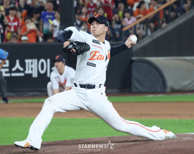 2026 신한 SOL KBO리그 한화 이글스 대 KIA 타이거즈 경기가 8월 18일 대전한화생명볼파크에서 열렸다. 한화 선발 왕옌청이 역투하고 있다. /사진=김진경 kim.jinkyung@