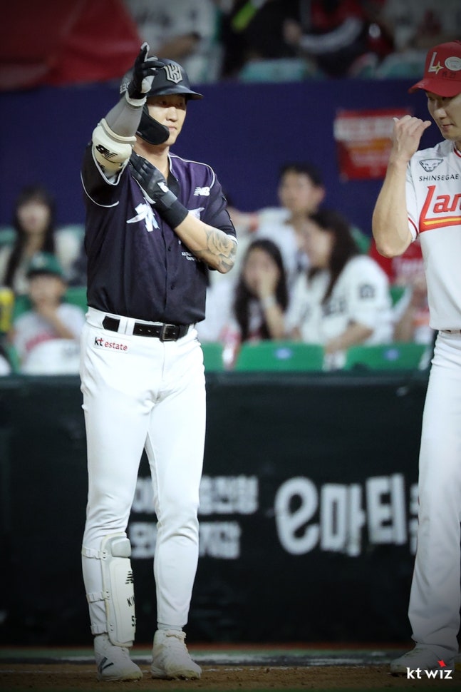 KT 김민혁(왼쪽). /사진=KT 위즈
