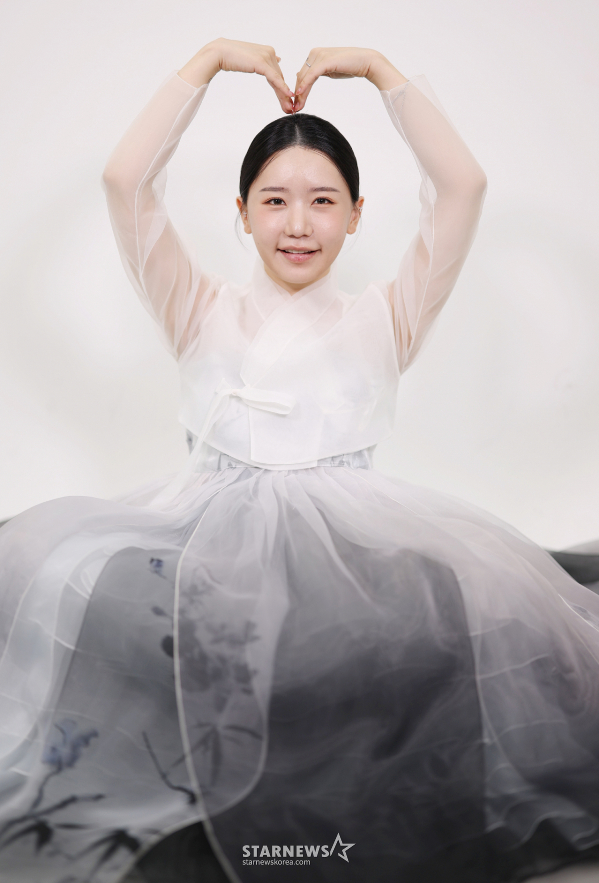 [단독]'연내 결혼' 송하예 "조매력, <b>추석</b>에 가족과 첫 <b>인사</b>..둘 다 긴...