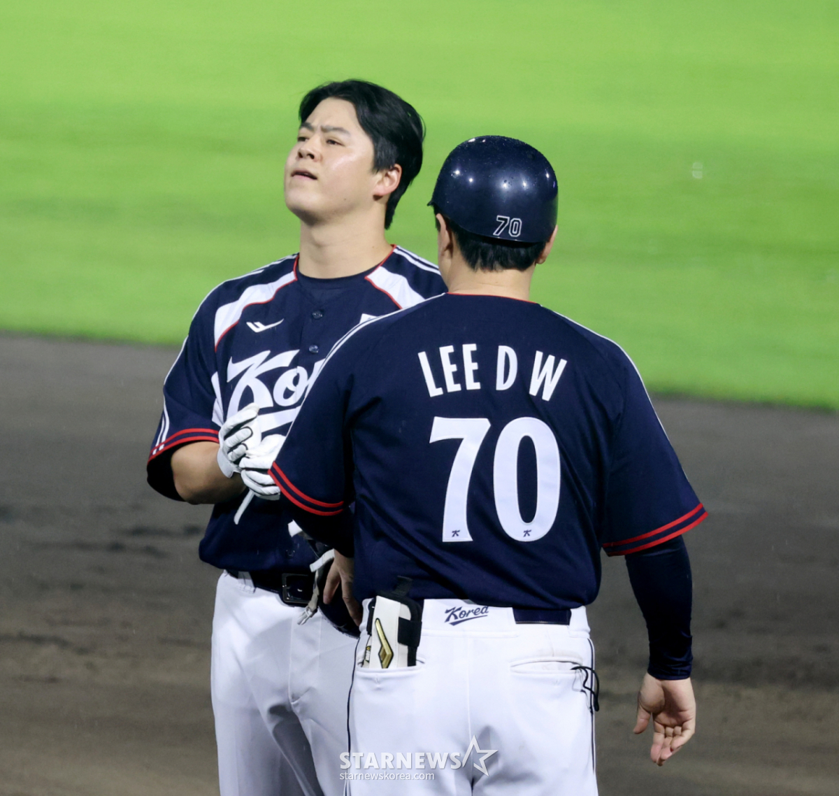 "어쨌든 <b>금메달</b> 땄잖아요" 야구 대표팀 비판 여론에 <b>노시환</b> "솔직히 신...