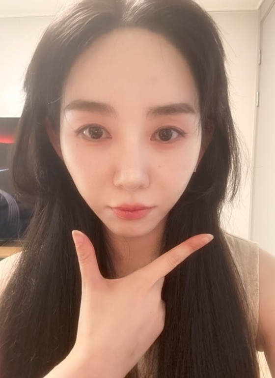 AOA 출신 <b>권민아</b>, 母 심정지 위급 상황..'횡령 주장' <b>친언니</b>에 <b>분노</b>