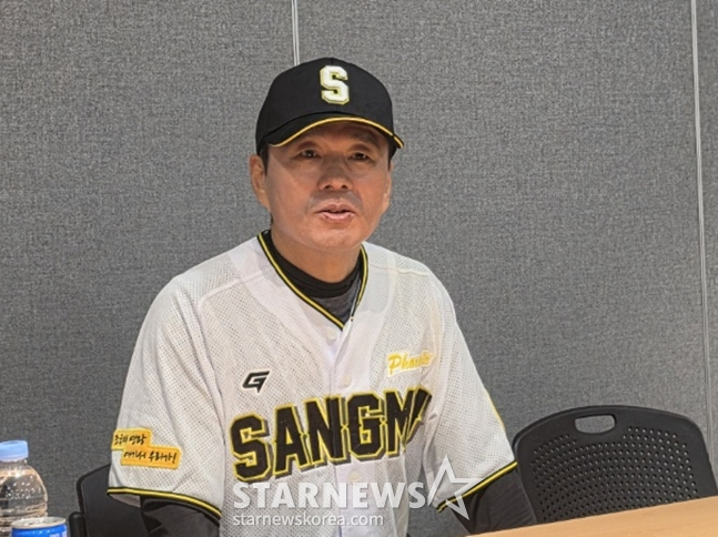 28일 울산 웨일즈전에서 승리를 거둔 뒤 공식 기자회견장에 나선 박치왕 감독. /사진=박수진 기자