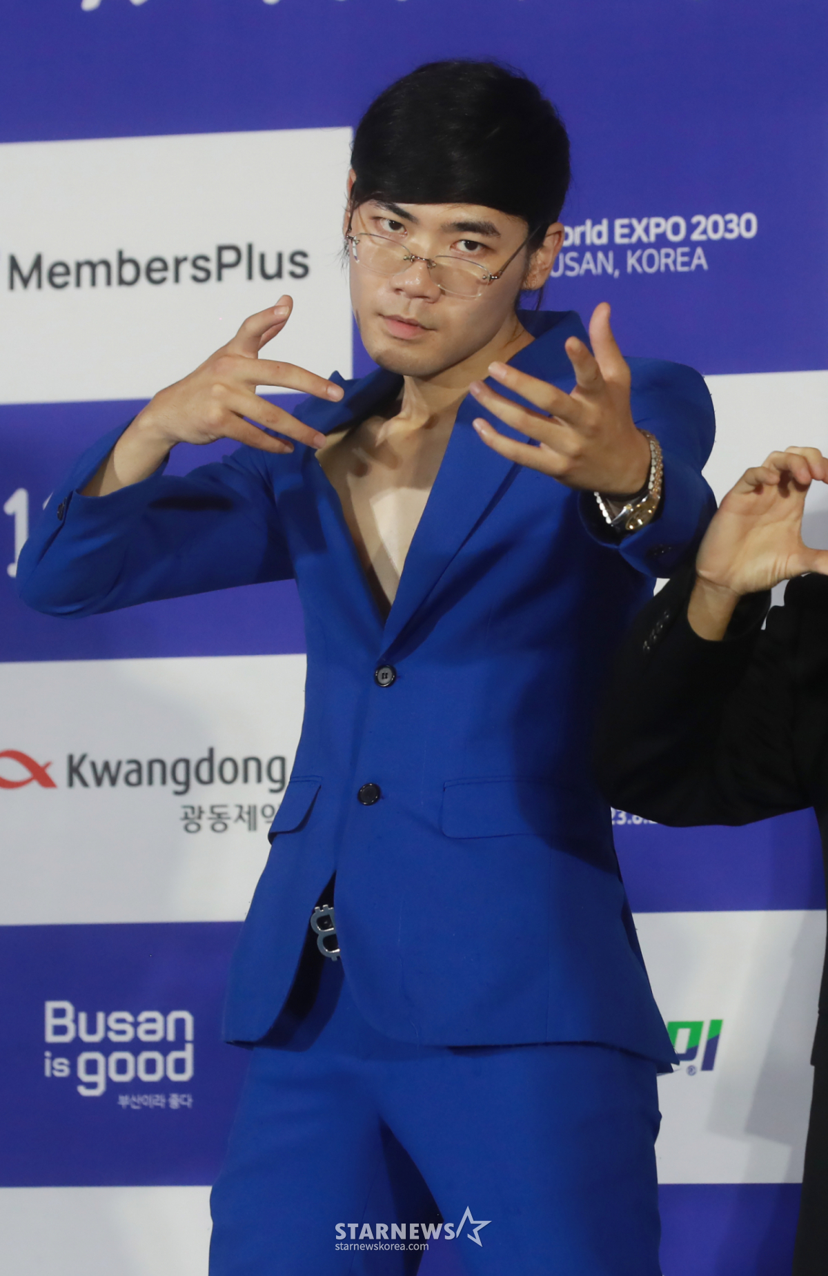 'BTS 댄서 출신' <b>닛몰캐쉬</b>, 전여친 폭로에 <b>잠적</b>→'<b>데이트 폭력</b>' 인정 후...