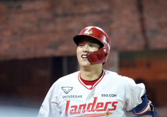 SSG 조형우(왼쪽)와 조병현. /사진=강영조 선임기자