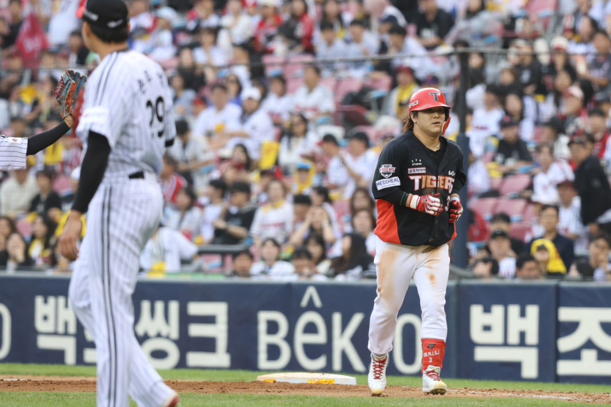 대박 '9회 환상 스퀴즈' KIA, '왜' <b>LG</b>는 놔두지 않았나... 마침내 3위 '1G...