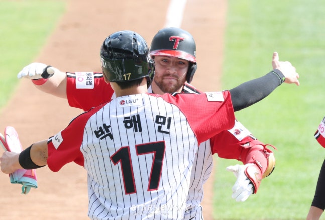 [★베이스볼] 오스틴 40호 홈런 팡! 홈런킹 배틀 끝나지 않았다