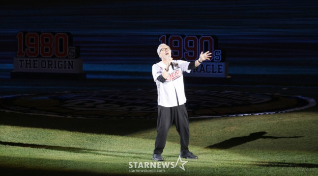 [한번에쓱] '잠실야구장 작별은 그라운드키스로' 김종진(봄 여름 가을 겨울)