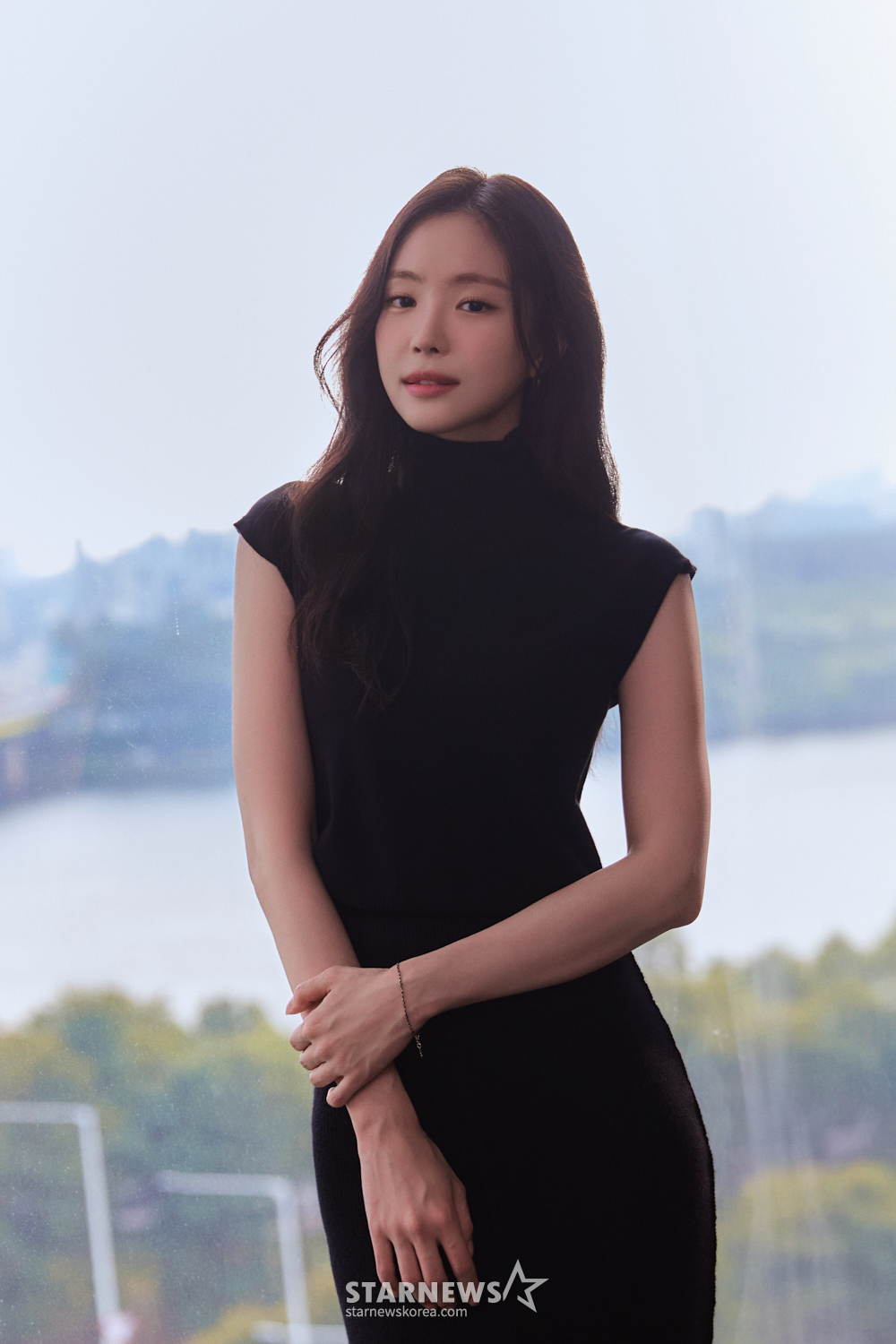 손나은, 오늘(17일) <b>모친상</b>..동생 <b>손새은</b>과 슬픔 속 <b>빈소</b> 지켜 [공식]