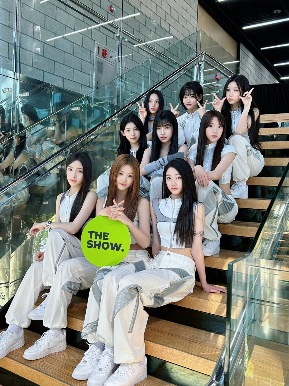 [공식]'이수만 걸그룹' 통했다..A2O LITE 데뷔 일주일만 '<b>더쇼</b>' 1위