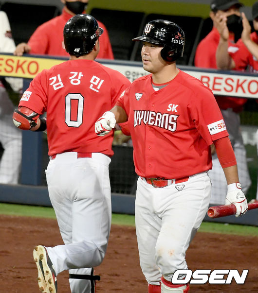 '타선 폭발' SK, 삼성에 12-1 <b>대승</b>...<b>원태인</b> 6연패 수렁 [대구 리뷰]