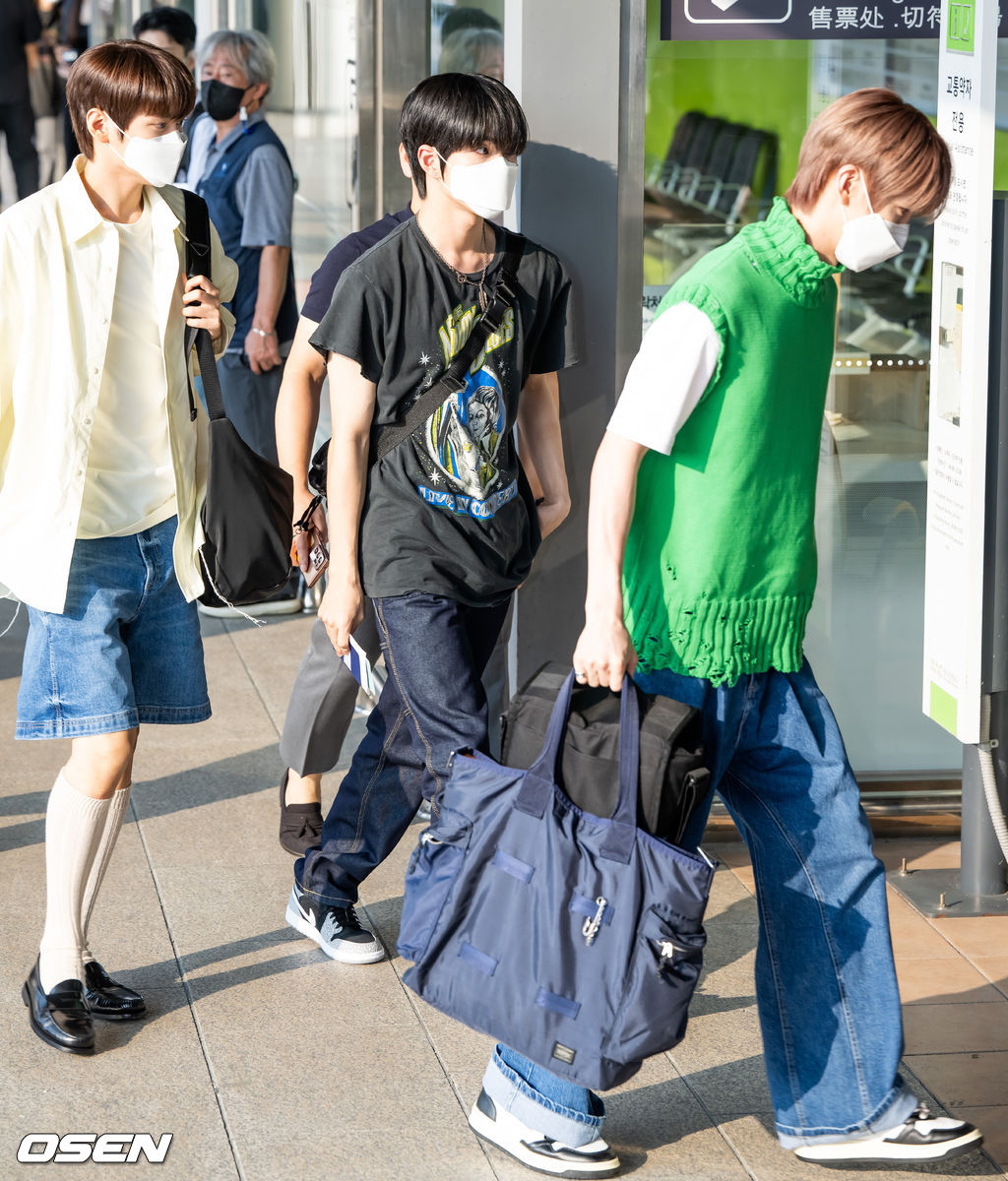 [사진]SM<b>루키즈</b>,'SM타운 <b>콘서트</b> 위해 출국'