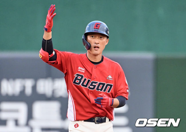 노검사의 특검과 좌승사자의 귀환...'8치올 시작' 롯데, 2연속 위닝시리즈 달성...KIA와 1.5G차 [부산 리뷰]