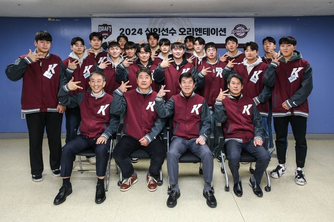 키움, 2024년 <b>신인선수</b> <b>오리엔테이션</b> 진행…이정후, 후배들에게 프로 마음가짐...