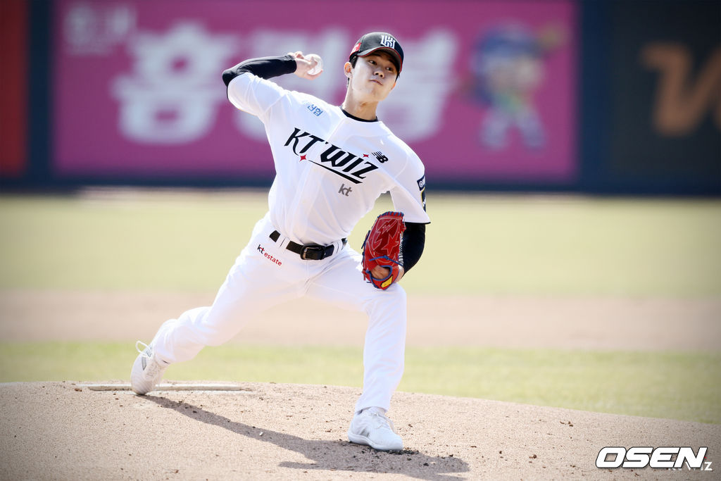 ‘KKKKK’ 신인 <b>원상현</b>, LG 상대로 3이닝 5K 무실점 ‘깜짝투’ KT, <b>문상철</b> 결...