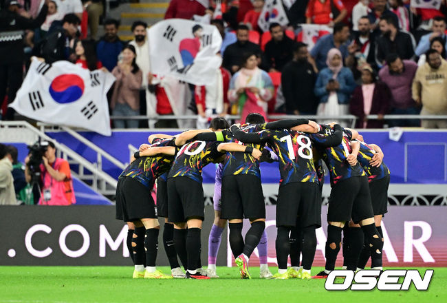 '亞컵 원정 유니폼 논란' 해명 나선 KFA "수량 부족 없었다-여러 의혹에 책임...