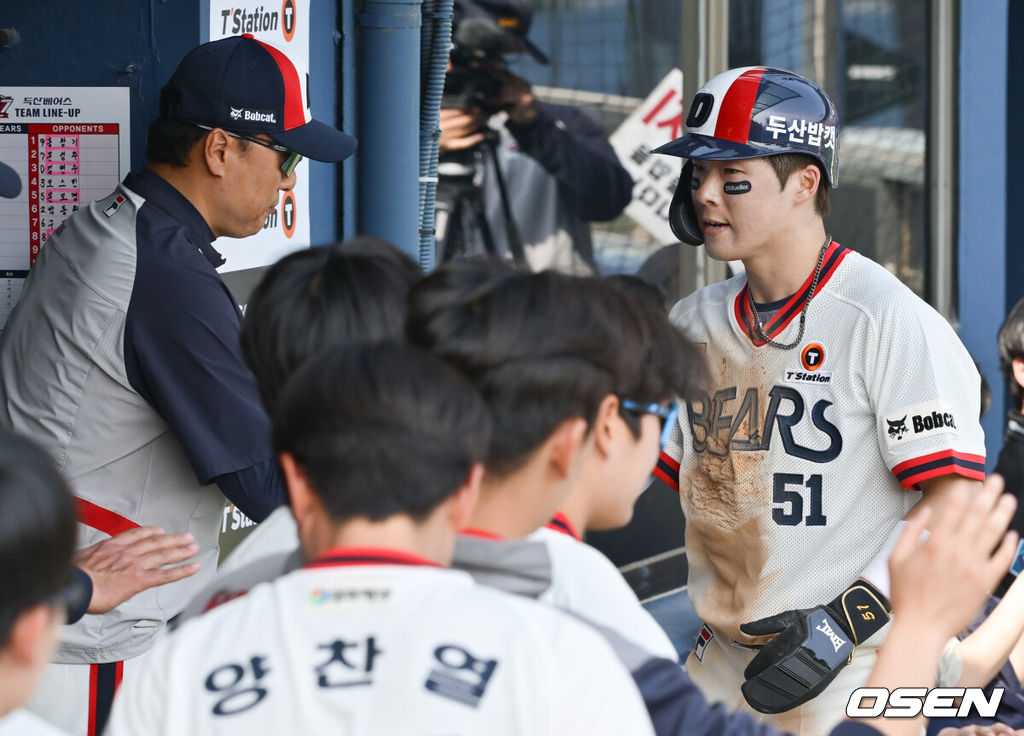 '실책-실책-실책-실책' LG 4실책 자멸...<b>두산</b>, LG 9-5 꺾고 위닝 '<b>김동주</b> 첫 ...