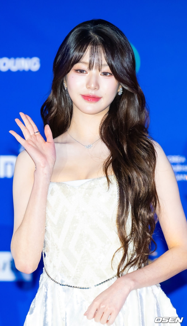 아이브 장원영, 3년 연속 연말 가요 축제 MC…'뮤뱅 글로벌 페스티벌' 출격