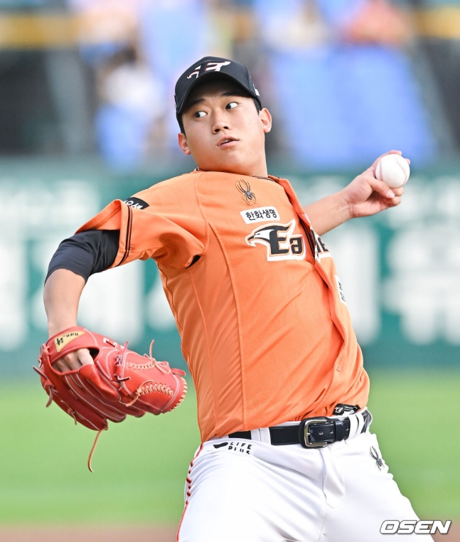 롯데전 4이닝 퍼펙트, 김도영 3구 삼진, 커리어 하이 5승 올렸는데…한화 1R 좌완은 웃지 못했다 &apos;전강후약&apos;