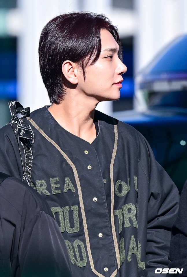 세븐틴 조슈아 옆테 미친 비주얼 !! 공항출국사진 
