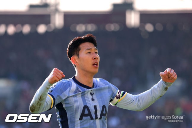 '리그 7경기 무승' 끊어낸 토트넘, 브렌트포드에 2-0 승리...손흥민 향해 쏟아진 극찬 "주장다운 모습 선보였다!" 공격진 최고 …