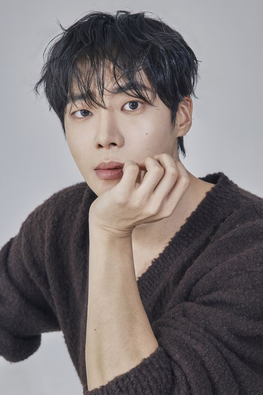 <b>추영우</b>, ‘SNS 팔로우 논란’ 사과 “특별한 의도 없어..말과 행동에 신...