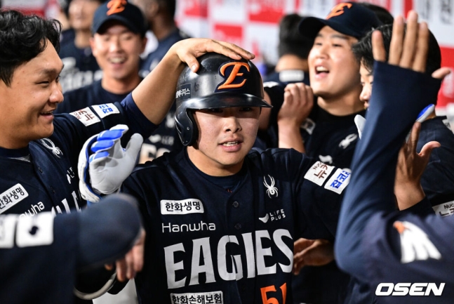 ‘9회 2사 역전 홈런→26년 만에 10연승’ 문현빈 “지고 있어도 질 것 같지 않아, 무조건 가을야구 간다” [오!쎈 고척]